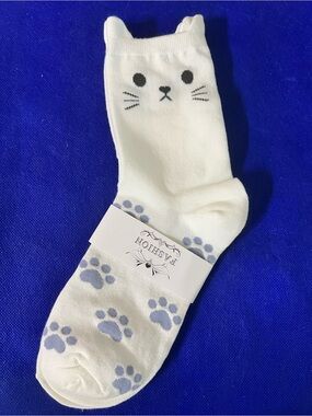PAWSitivity MEOW 😻 White Cat face with ears Paw Print fashion Socks - NWT